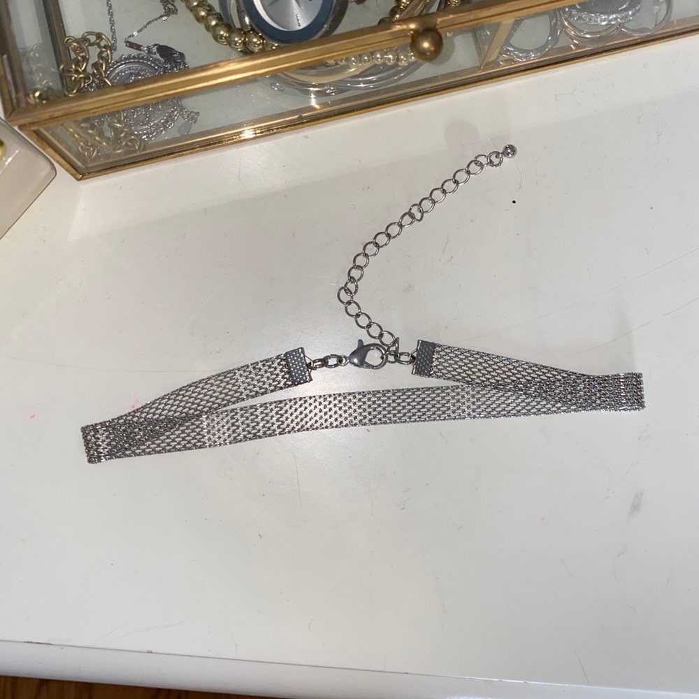 SILVER CHOKER NECKLACE